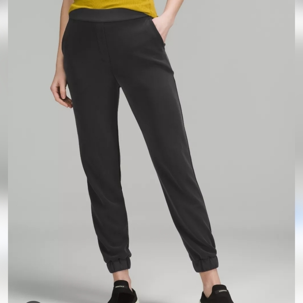 Lululemon Softstreme Relaxed Fit Jogger Charcoal Size 4 Loungewear Casual